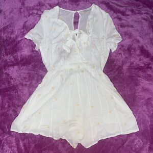 Lush Front Tie Floral Daisies Embroidered Romper